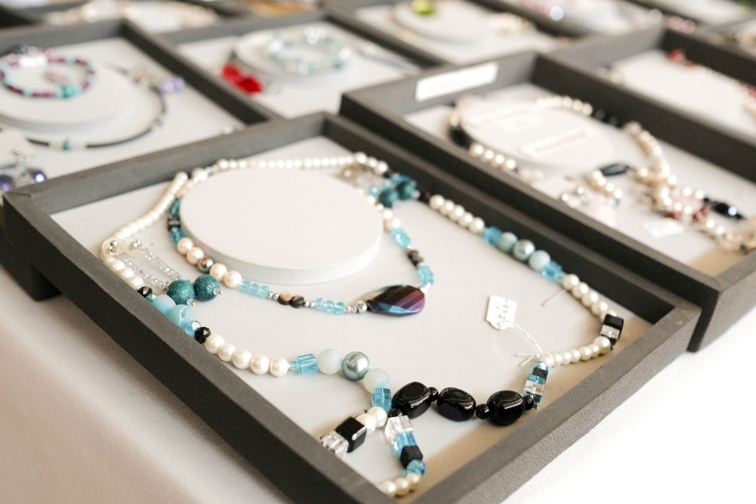 Detailaufnahme von Schmuckset - Maria Lea Fotografie