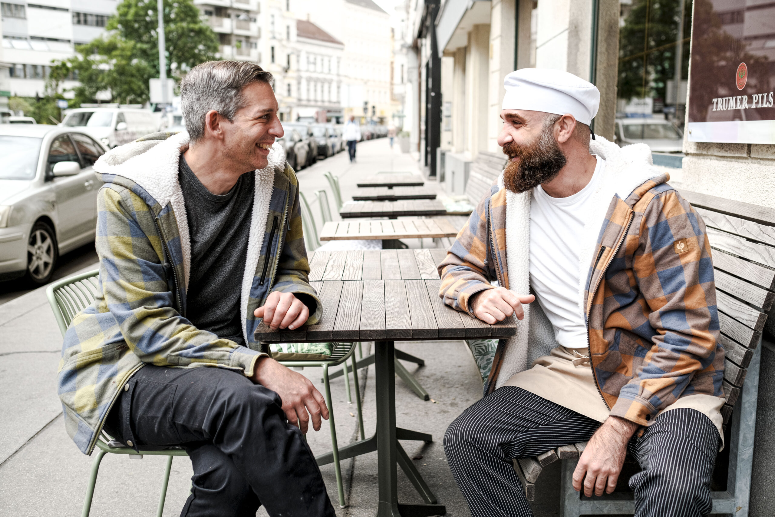 Businessshooting-65 Blick von der Straße in einer Friseurgeschäft während einer Businessreportage in Wien. Foto von Maria Lea Fotografie Baden